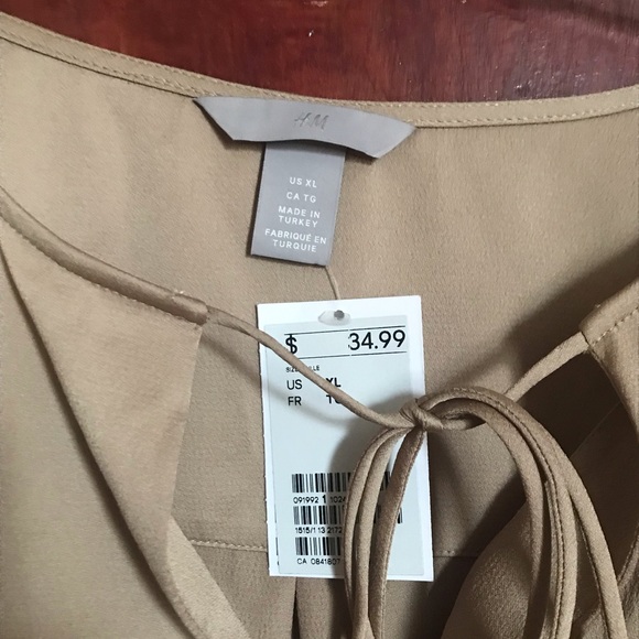 H&M blouse with v neck - Picture 3 of 3